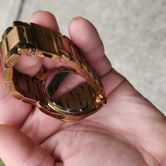 Michael Kors watch LIKE NEW (gold) - Picture 3 of 4